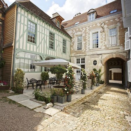 טרואה Hotel Saint Georges מראה חיצוני תמונה The courtyard of the Hôtel de Launay