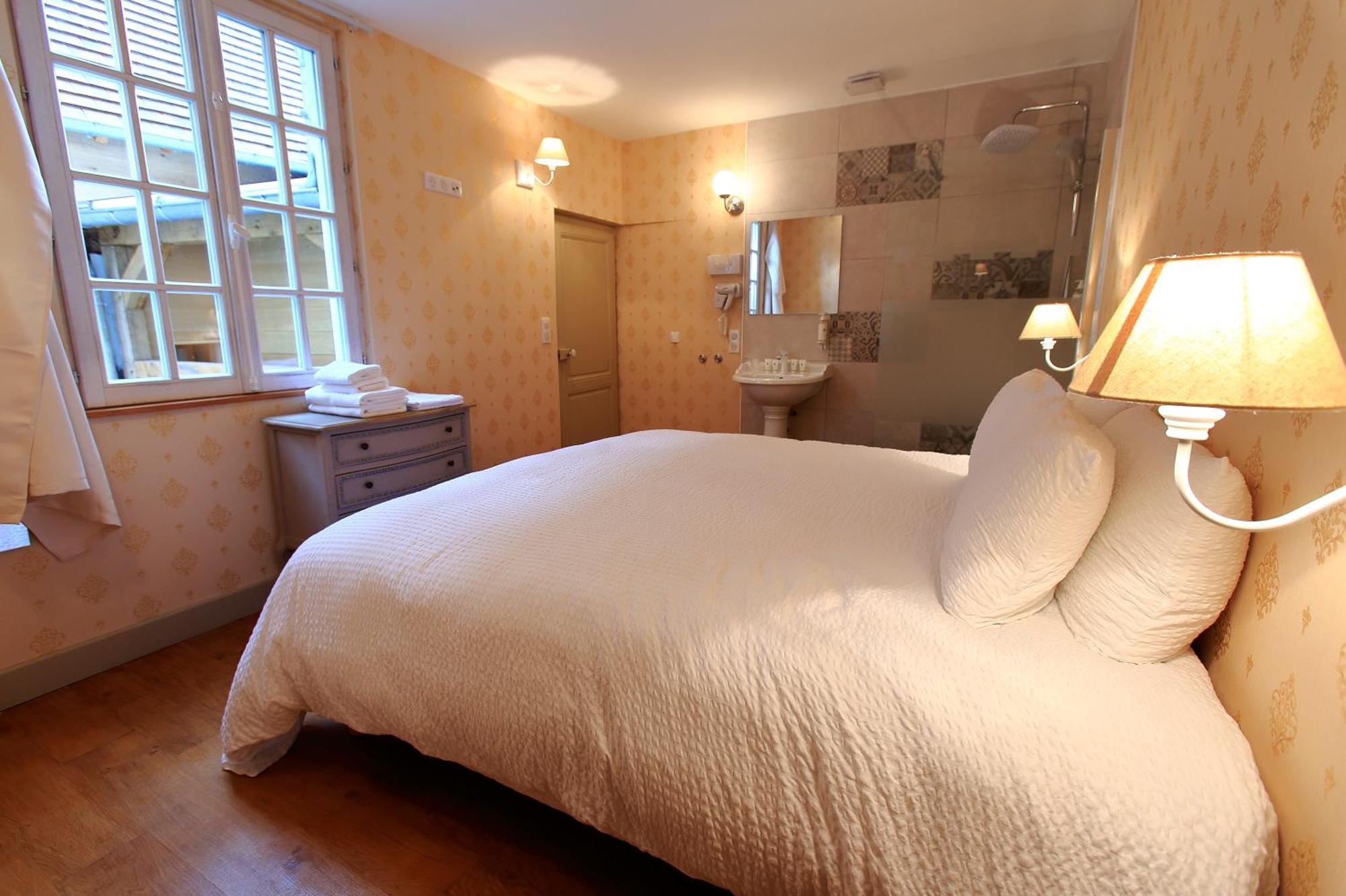 טרואה Hotel Saint Georges מראה חיצוני תמונה A bedroom at the hotel
