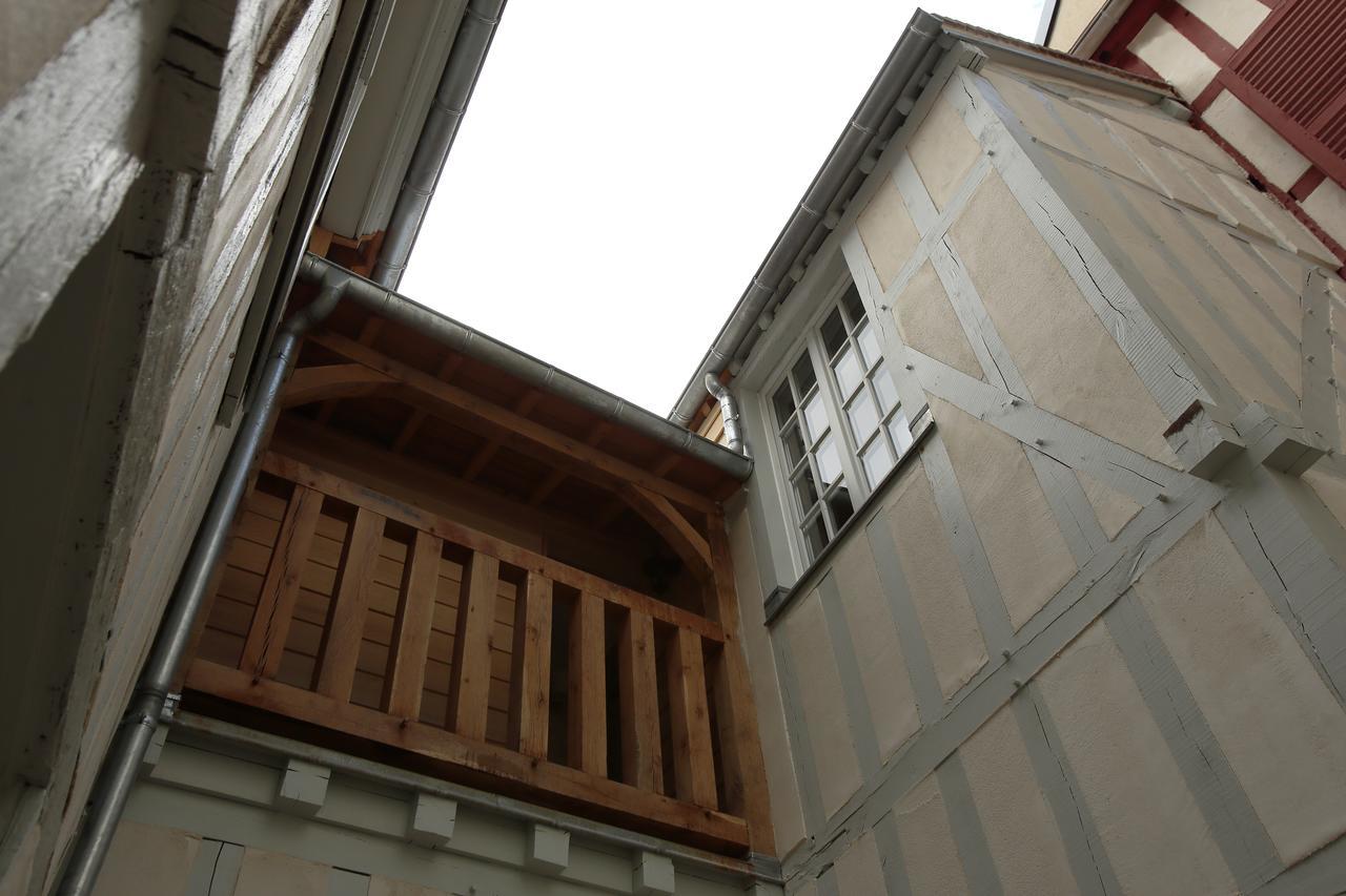 טרואה Hotel Saint Georges מראה חיצוני תמונה A view of the balcony of the house