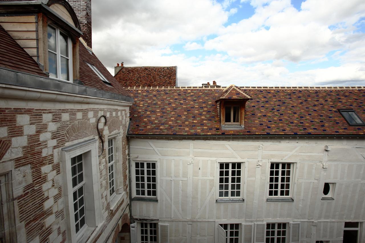 טרואה Hotel Saint Georges מראה חיצוני תמונה The courtyard of the Hôtel de Launay