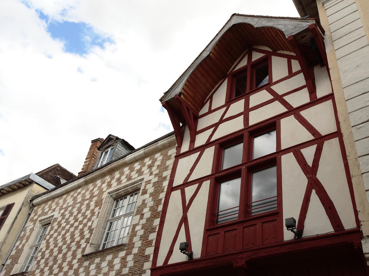 טרואה Hotel Saint Georges מראה חיצוני תמונה The half-timbered house of the 16th century