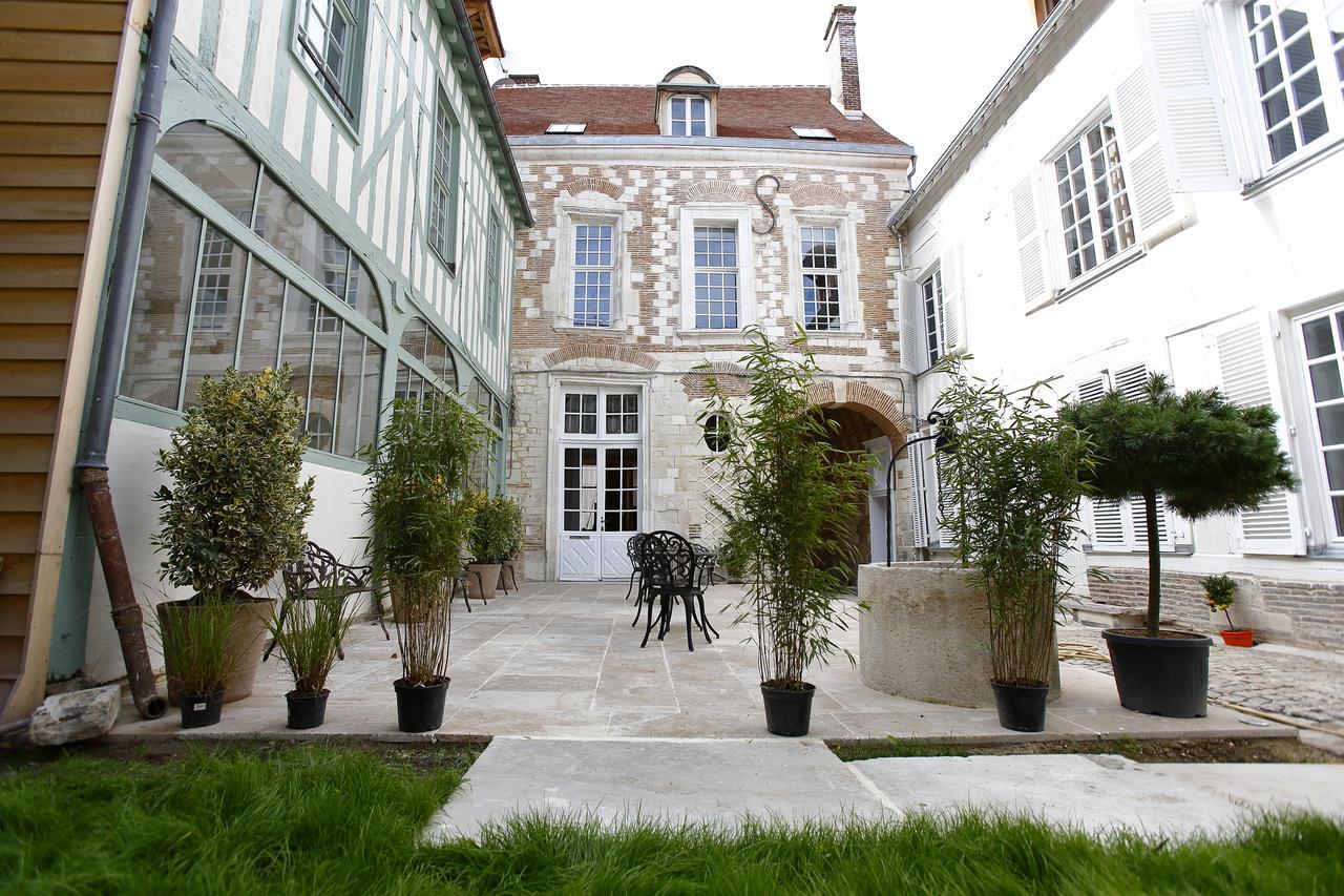 טרואה Hotel Saint Georges מראה חיצוני תמונה The courtyard of the Hôtel de Launay