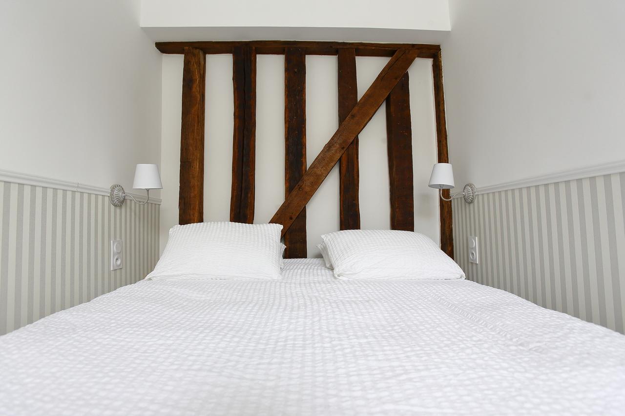 טרואה Hotel Saint Georges מראה חיצוני תמונה A bed with a white sheet