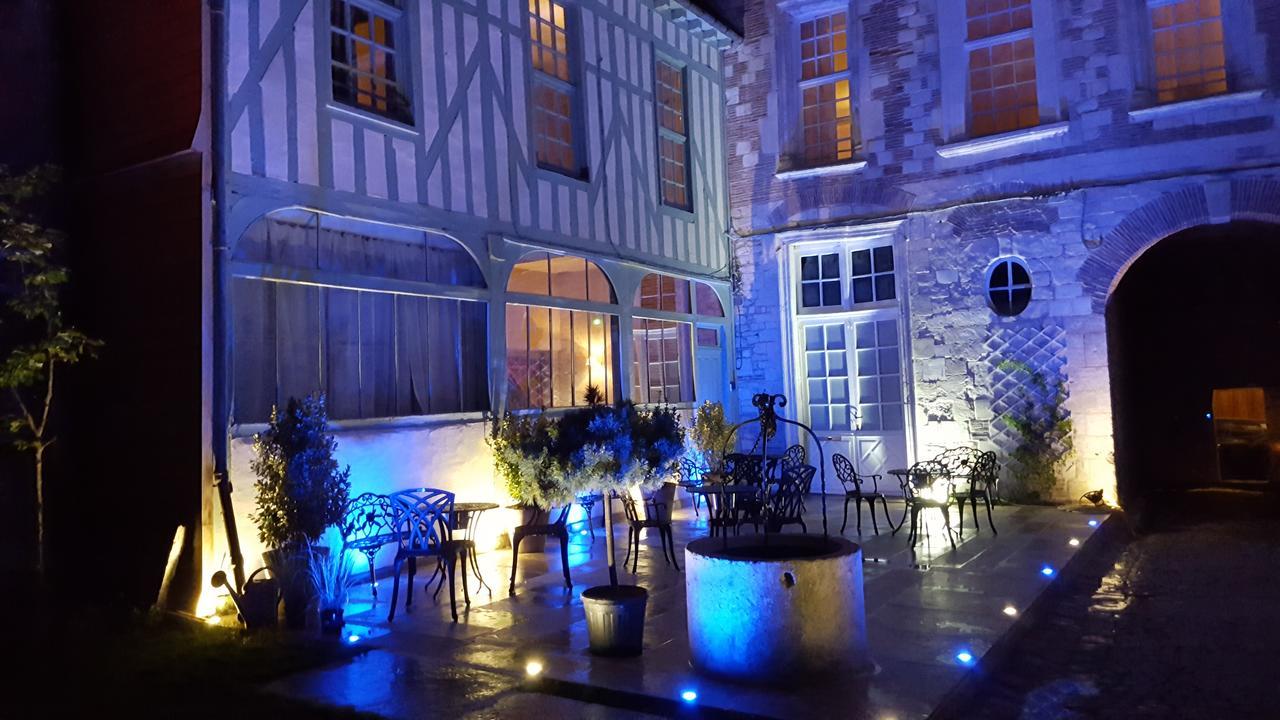 טרואה Hotel Saint Georges מראה חיצוני תמונה The courtyard of the museum