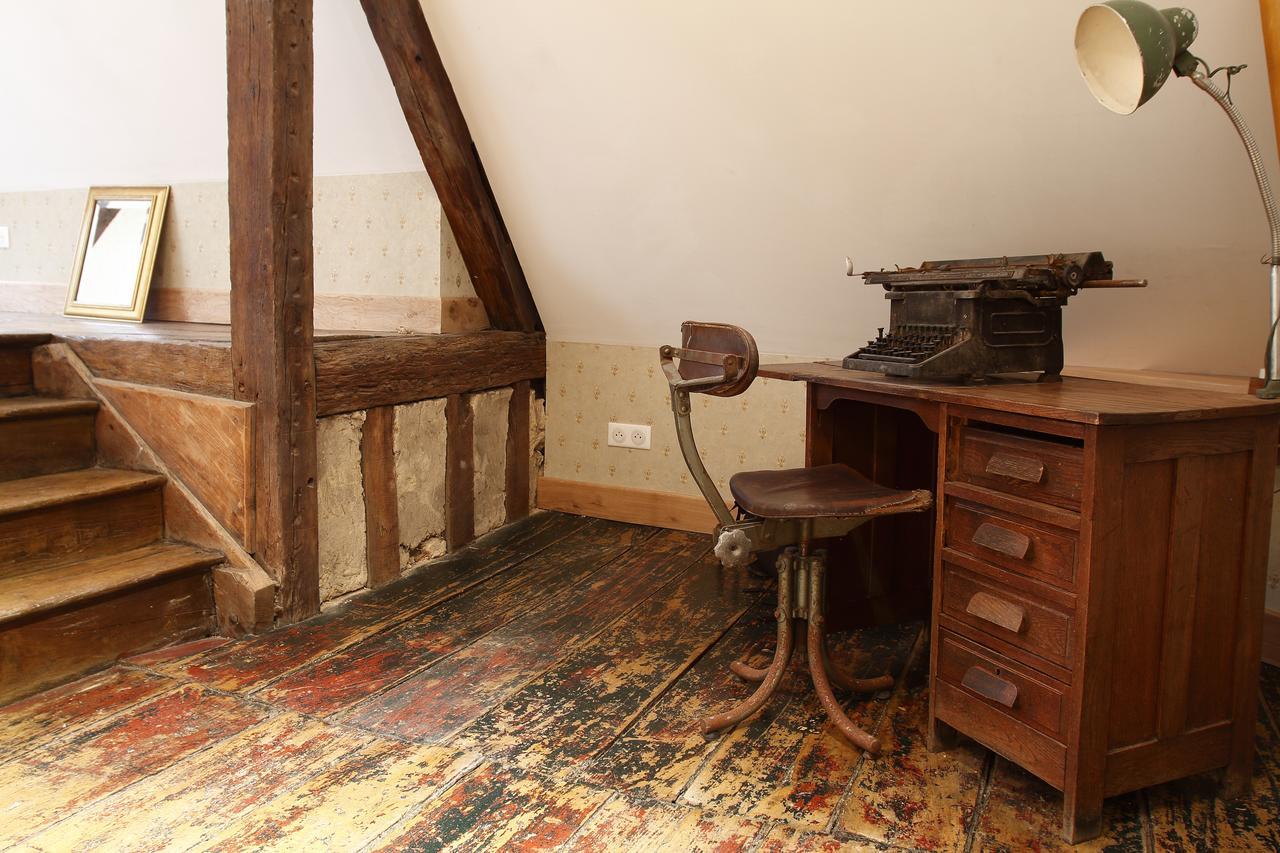 טרואה Hotel Saint Georges מראה חיצוני תמונה The desk where Hemingway wrote A Farewell to Arms