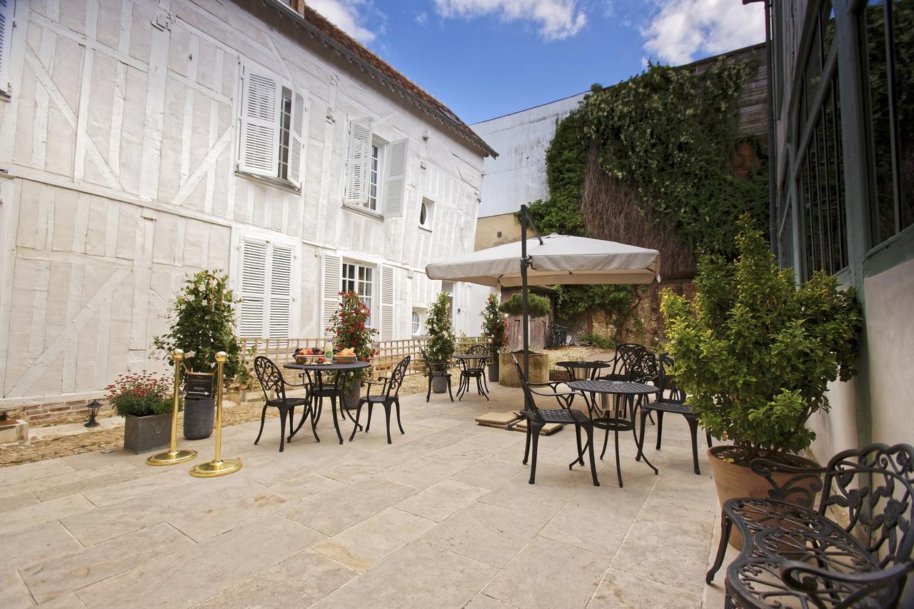 טרואה Hotel Saint Georges מראה חיצוני תמונה The courtyard of the hotel