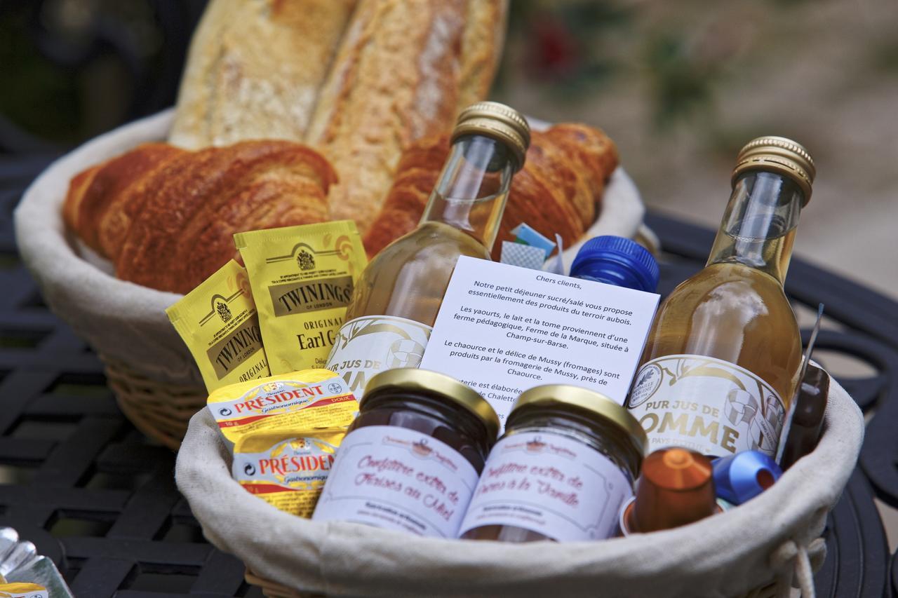 טרואה Hotel Saint Georges מראה חיצוני תמונה A typical breakfast basket